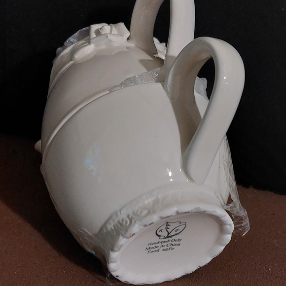 Vintage Teapot Cup Set Stacked White Porcelain with Relief Molded White Flowers - Picture 9 of 15